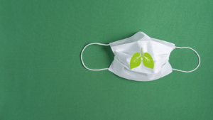 grüner Hintergrund, Maske mit Logo der Österreichischen Lungenunion, Credit: Canva