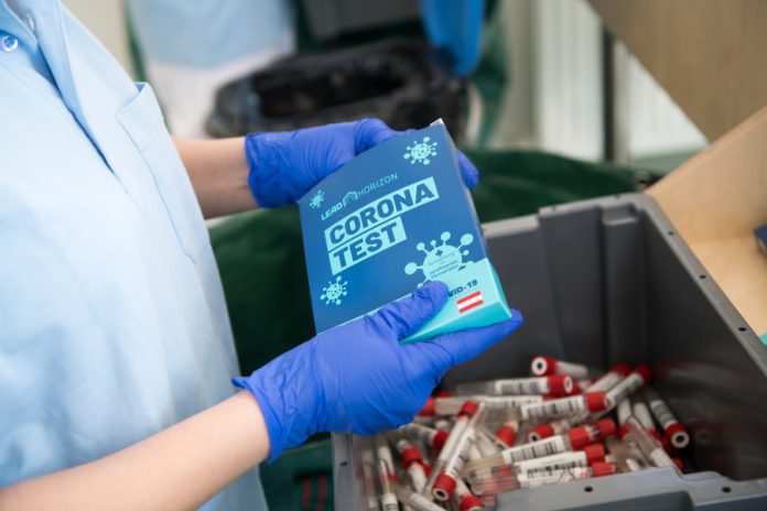 „Alles gurgelt“ startet für alle Wiener Haushalte durch. Credit Lifebrain GmbH/APA-Fotoservice/Hörmandinger Fotograf: Martin Hörmandinger „Alles gurgelt“ startet für alle Wiener Haushalte durch. Credit Lifebrain GmbH/APA-Fotoservice/Hörmandinger Fotograf: Martin Hörmandinger