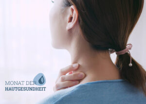 junge Frau greift sich an den Hals, Aufnahme von hinten, Credit: Canva