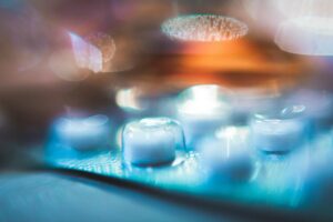 Tablettenblister, Photo by Nastya Dulhiier on Unsplash