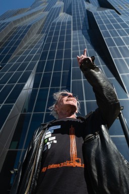 Eine neue Herausforderung: Eberhard Jordan plant den Aufstieg über 1.620 Stufen des DC Towers. Copyright: Christoph Hopf